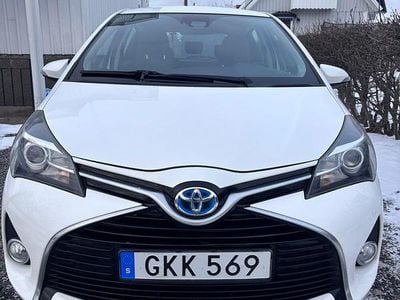 Begagnad Toyota Yaris Hybrid 101 HK (74 kW) 2016