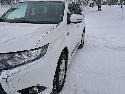 Begagnad 2016 Mitsubishi Outlander SUV | 210 000 kr