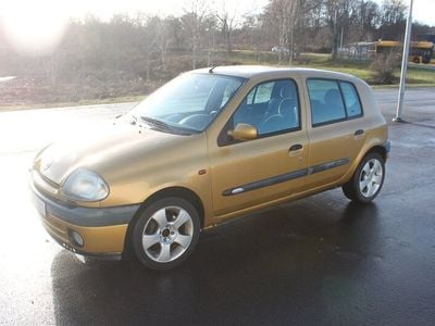 Begagnad Renault Clio II 2001 Halvkombi