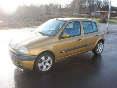 Begagnad 2001 Renault Clio II Halvkombi | 19 500 kr