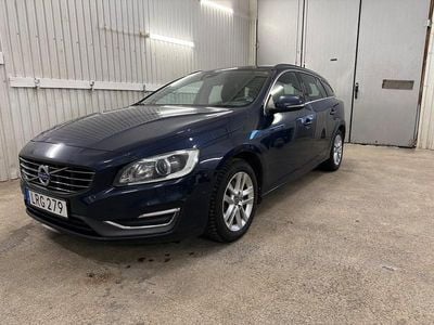 Blå Begagnad 2015 Volvo V60 Momentum Kombi | 89 900 kr