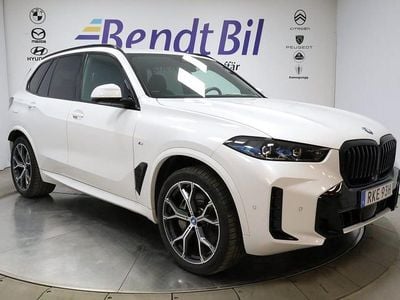 Mineralvit metallic Begagnad 2025 BMW X5 M Sport SUV | 949 500 kr