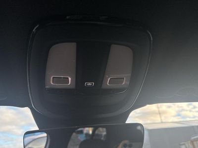 Svart Begagnad 2022 Volvo XC40 SUV | 309 000 kr (Marknadspris)