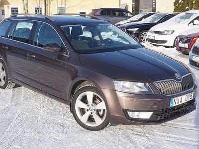 Brun Begagnad 2013 Skoda Octavia Ambition Kombi | 69 900 kr (Marknadspris)