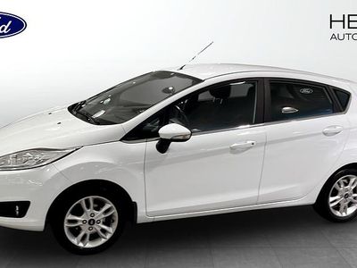 Vit Begagnad 2016 Ford Fiesta Titanium Halvkombi | 94 900 kr (Marknadspris)