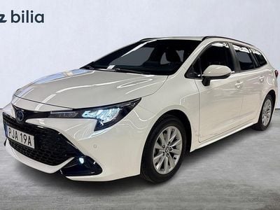Vit Begagnad 2023 Toyota Corolla Active Kombi | 279 900 kr (Marknadspris)
