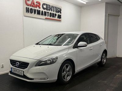 Vit Begagnad 2014 Volvo V40 Kinetic Halvkombi | 89 900 kr (Marknadspris)