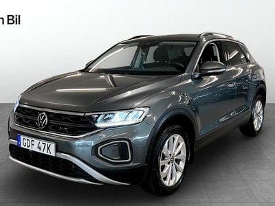 Grå Begagnad 2024 VW T-Roc Life SUV | 289 900 kr (Marknadspris)