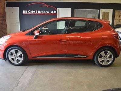 Röd Begagnad 2014 Renault Clio IV Halvkombi | 79 900 kr (Marknadspris)
