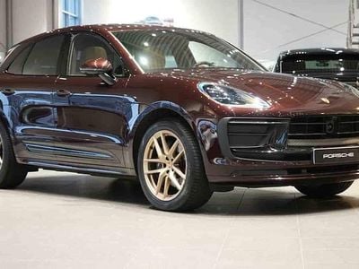Röd Begagnad 2024 Porsche Macan SUV | 695 000 kr