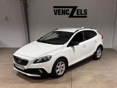 Begagnad Volvo V40 CC Momentum 116 HK (85 kW) 2015 Vit Kombi