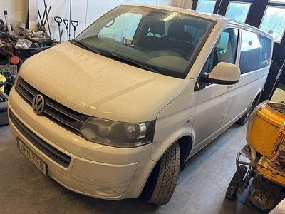 Vit Begagnad 2014 VW Caravelle Comfortline Minibuss | 56 000 kr