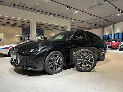 Svart Begagnad 2026 BMW i4 Sedan | 609 000 kr