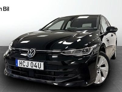 Svart Begagnad 2024 VW Golf VIII Halvkombi | 319 900 kr (Marknadspris)