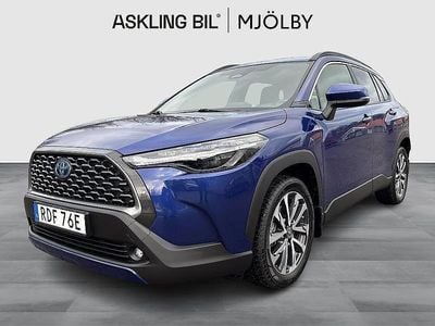 Mörkblå Begagnad 2022 Toyota Corolla Cross Style SUV | 345 000 kr (Marknadspris)