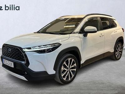 Vit Begagnad 2022 Toyota Corolla Cross Style SUV | 339 000 kr (Marknadspris)
