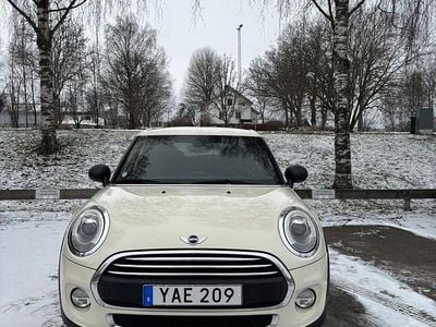 Begagnad Mini ONE 102 HK (75 kW) 2016 Krämvit Halvkombi