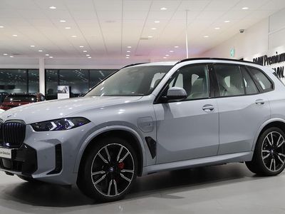 Grå Begagnad 2024 BMW X5 M Sport SUV | 1 095 000 kr