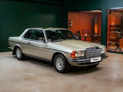 Ljusgrön Begagnad 1983 Mercedes 230 Sportkupé | 299 900 kr