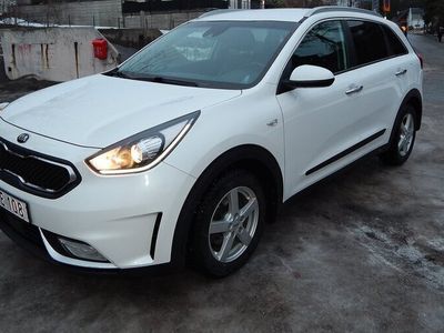 begagnad Kia Niro Hybrid DCT EX, GLS Euro 5 VÄRMARE