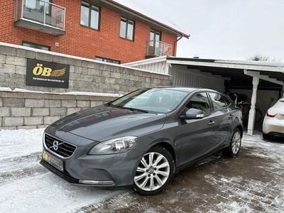 Grå Begagnad 2014 Volvo V40 Kinetic | 119 000 kr (Marknadspris)