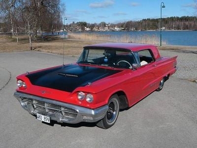 Röd Begagnad 1960 Ford Thunderbird Sportkupé | 139 000 kr