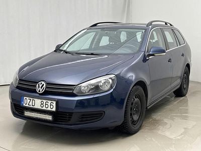 Mörkblå Begagnad 2013 VW Golf VI Halvkombi | 39 000 kr (Superpris)
