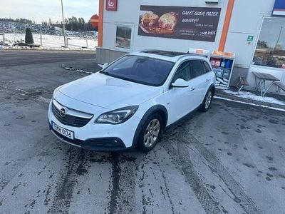 Begagnad Opel Insignia Country Tourer Business 163 HK (119 kW) 2014 Vit Kombi
