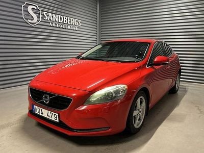 Begagnad Volvo V40 Momentum 116 HK (85 kW) 2013 Röd Halvkombi