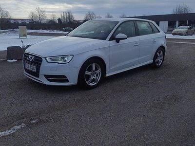 Begagnad Audi A3 Sportback Attraction 110 HK (80 kW) 2014 Vit Halvkombi