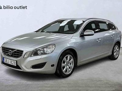 Begagnad Volvo V60 Momentum 179 HK (131 kW) 2013 Ljusgrå Kombi