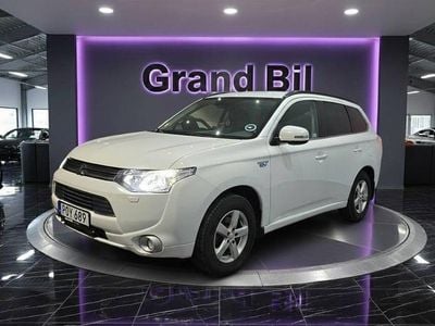 Vit Begagnad 2015 Mitsubishi Outlander SUV | 89 900 kr (Bra pris)