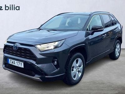 Grå Begagnad 2022 Toyota RAV4 Hybrid Style SUV | 409 900 kr (Marknadspris)