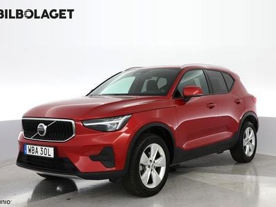 Röd Begagnad 2023 Volvo XC40 Core SUV | 364 800 kr (Marknadspris)