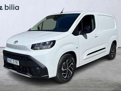 Vit Begagnad 2024 Toyota Proace City City Minibuss | 374 875 kr (Marknadspris)