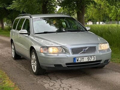 Ljusgrå Begagnad 2004 Volvo V70 Business Edition Kombi | 24 999 kr (Lite dyr)