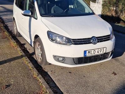 Begagnad VW Touran 140 HK (102 kW) 2015 Minibuss