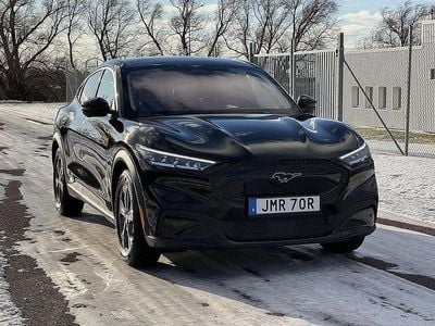 Svart Begagnad 2021 Ford Mustang Mach-E Standard Range SUV | 349 900 kr (Lite dyr)