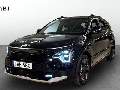 Aurora black pearl Begagnad 2023 Kia e-Niro Advance SUV | 299 900 kr (Marknadspris)
