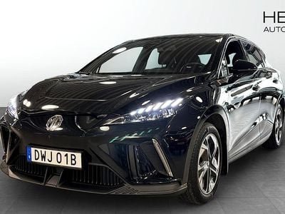 Begagnad MG MG4 EV Luxury 150 kW (204 HK) 2022 Svart Halvkombi