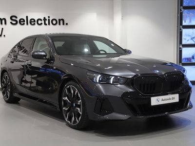 Grå Ny 2025 BMW 550e Comfort Edition Sedan | 979 000 kr