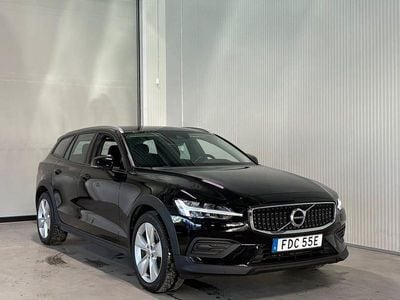 Begagnad Volvo V60 CC Momentum 190 HK (139 kW) 2020 Svart Kombi