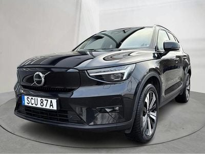 Svart Begagnad 2023 Volvo XC40 Plus SUV | 279 000 kr