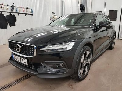 begagnad Volvo V60 CC D4 AWD Automat Euro 6 Dragkrok 2019, Kombi