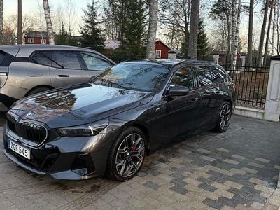 Sophisto grå metallic Begagnad 2025 BMW 520 Kombi | 560 000 kr