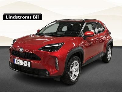 Begagnad Toyota Yaris Hybrid Active 117 HK (86 kW) 2023 Röd