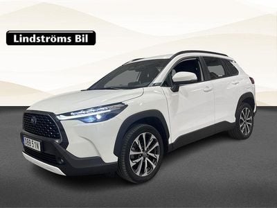 Vit Begagnad 2023 Toyota Corolla Cross SUV | 357 900 kr (Marknadspris)