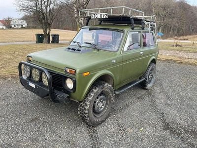 Begagnad Lada niva 78 HK (57 kW) 1988 Krokodilgrön SUV
