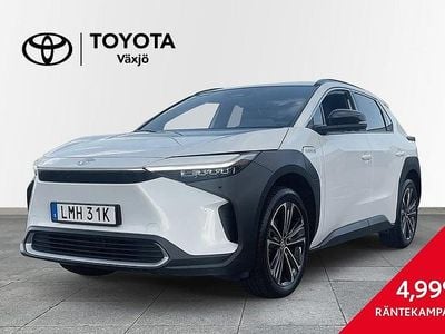 Vit Begagnad 2022 Toyota bZ4X Executive SUV | 369 000 kr (Marknadspris)