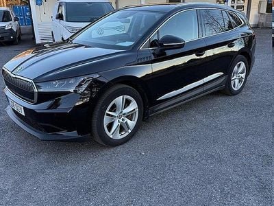 Svart Begagnad 2022 Skoda Enyaq iV SUV | 399 900 kr (Marknadspris)